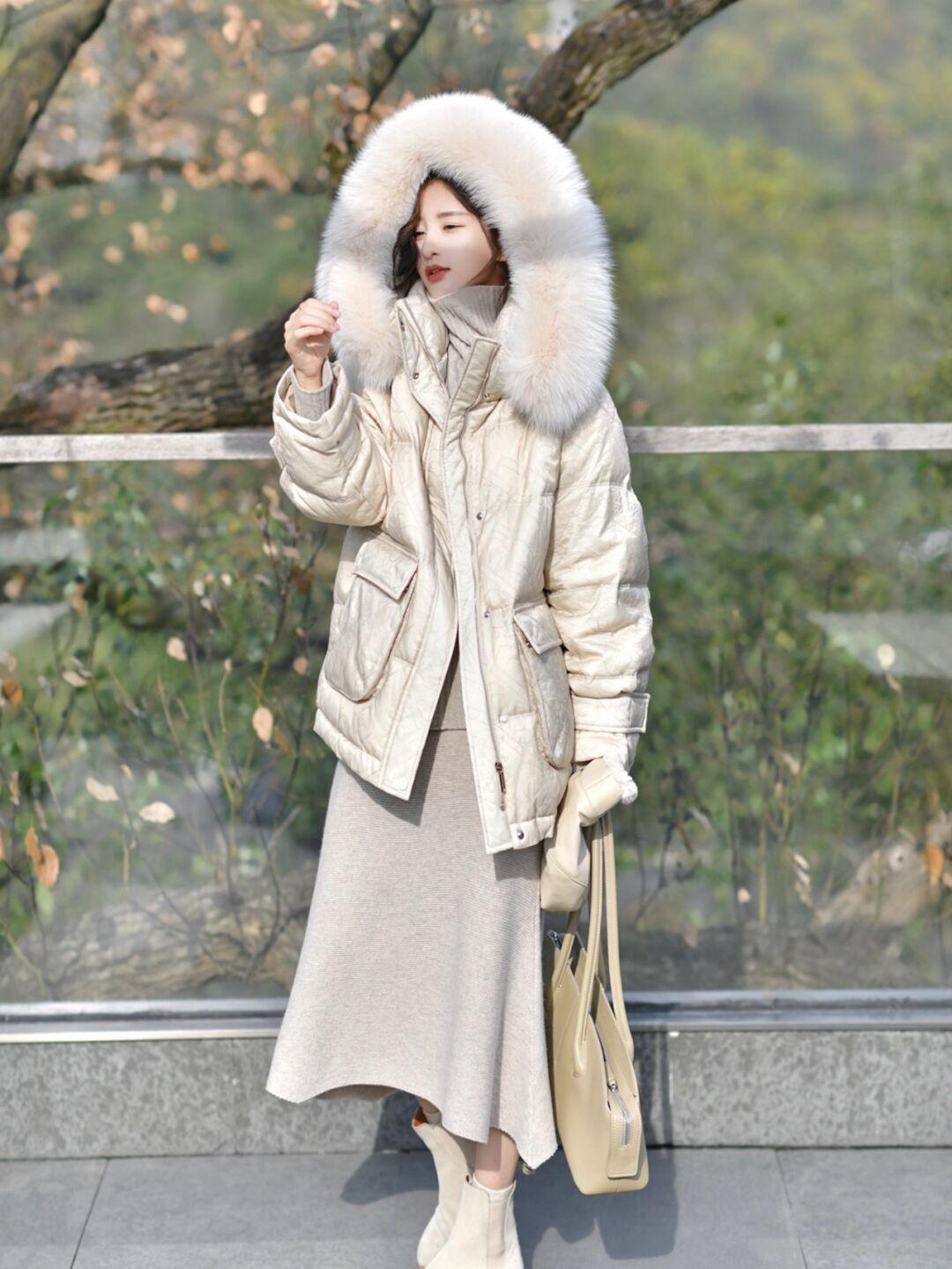 真正优雅的女人,冬季都穿“羽绒服”,这些造型适合普通人借鉴