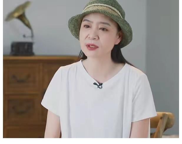 劉德凱|62歲劉雪華首曝上海獨(dú)居生活，24小時(shí)開(kāi)著電視，害怕摔倒沒(méi)人知道