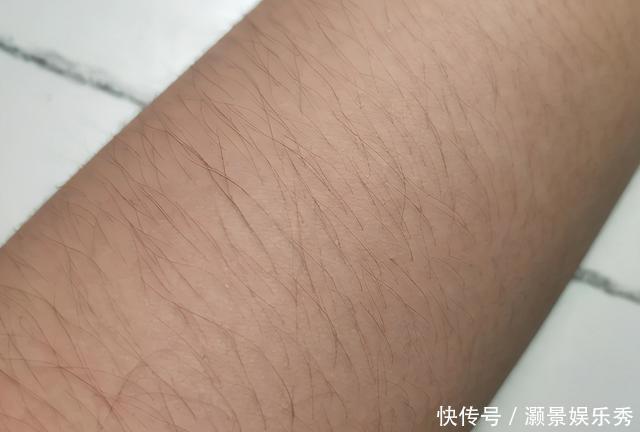 自信心|新娘“长颈鹿脖子”走红，天鹅颈显高贵，网友：新郎娶了在逃公主