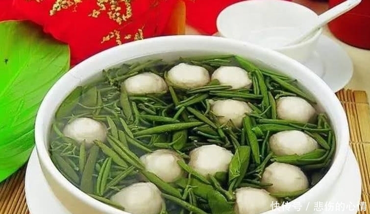 这种野菜越来越少,还被列入国家保护的野生植物,大家吃过吗?