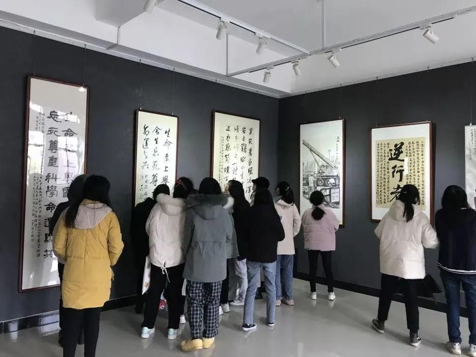  弘扬|我校“弘扬抗疫精神 谱写时代华章”书画作品展开幕