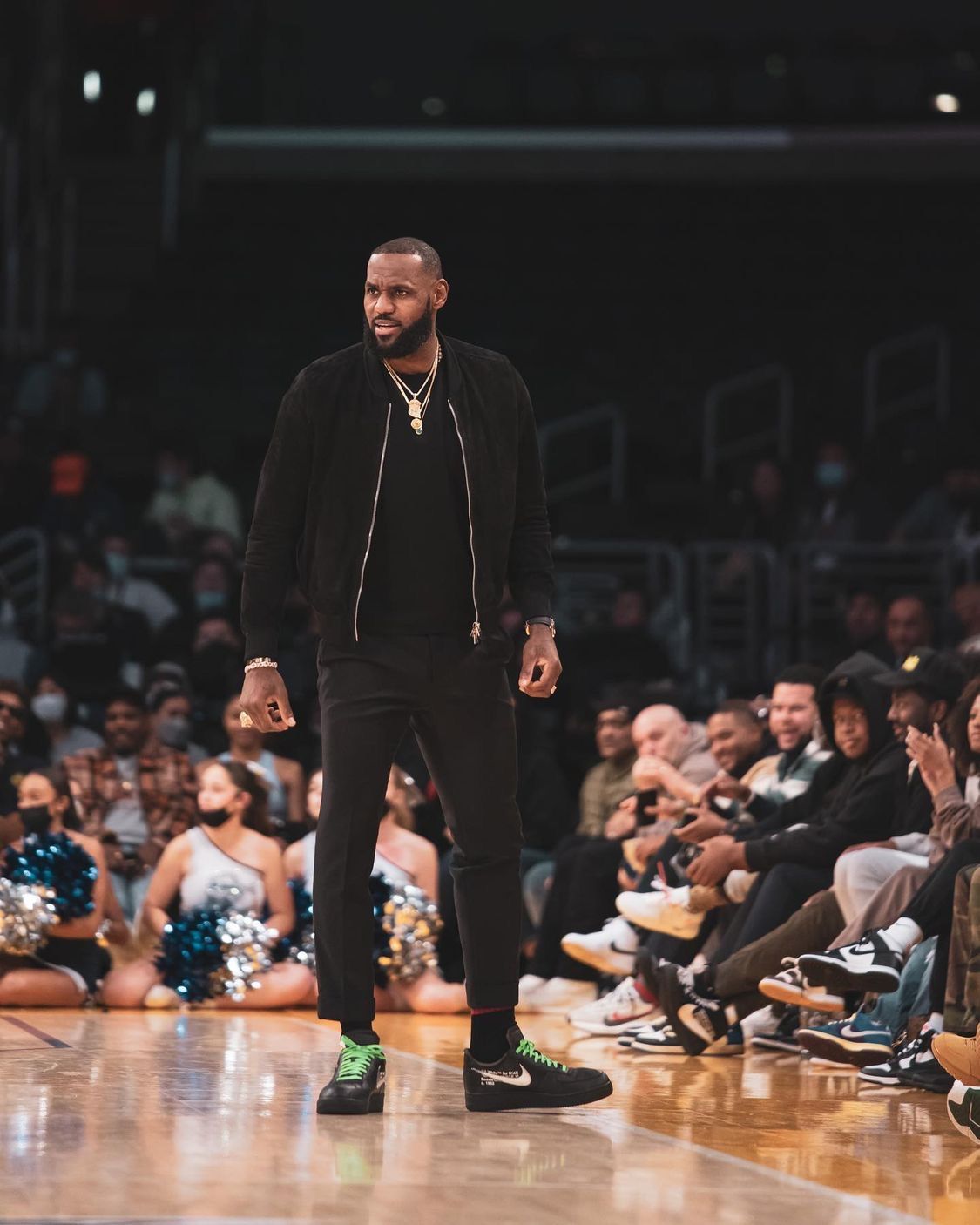 詹姆斯|父子籃球！媒體曬詹姆斯今日觀戰(zhàn)大兒子布朗尼比賽組圖