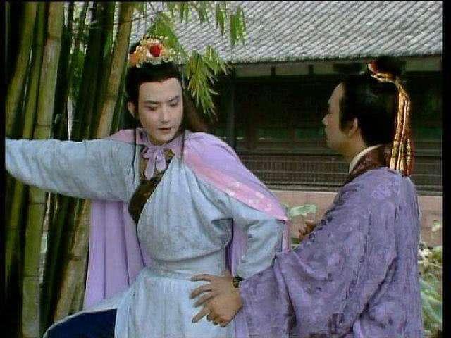 秦可卿$香菱为何会对薛蟠无法自拔他有两个优势,贾宝玉也比不上