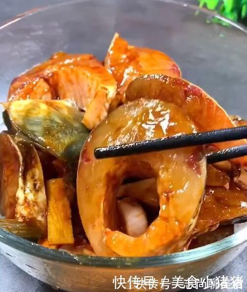 草鱼不加一滴水,鱼肉鲜香入味一点也不腥,比红烧的还要好吃