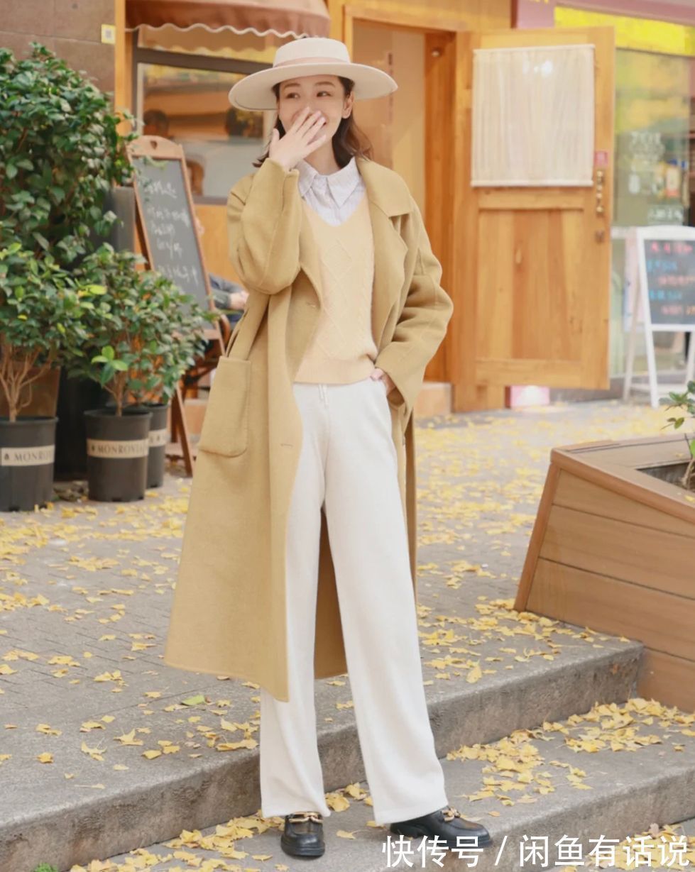 穿搭|怪不得女人都不穿打底裤了,今年流行“牛奶裤”,配大衣好时髦