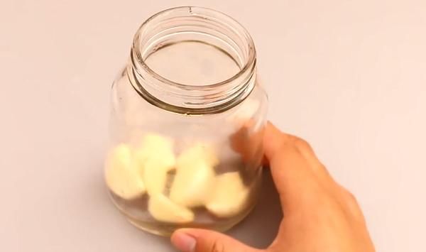 大蒜|大蒜泡白酒,解决了很多男女都有的烦恼,后悔现在才知道