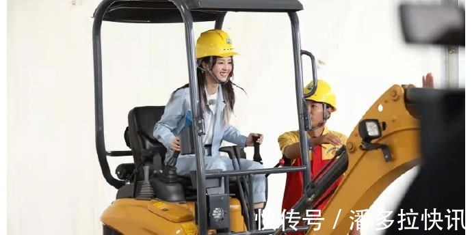 跑男团学开挖掘机,又助农卖菜,《奔跑吧》越来越接地气了!