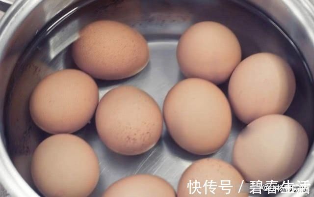 好吃|煮鸡蛋时,用上这3个技巧,鸡蛋更容易剥壳,好吃又营养
