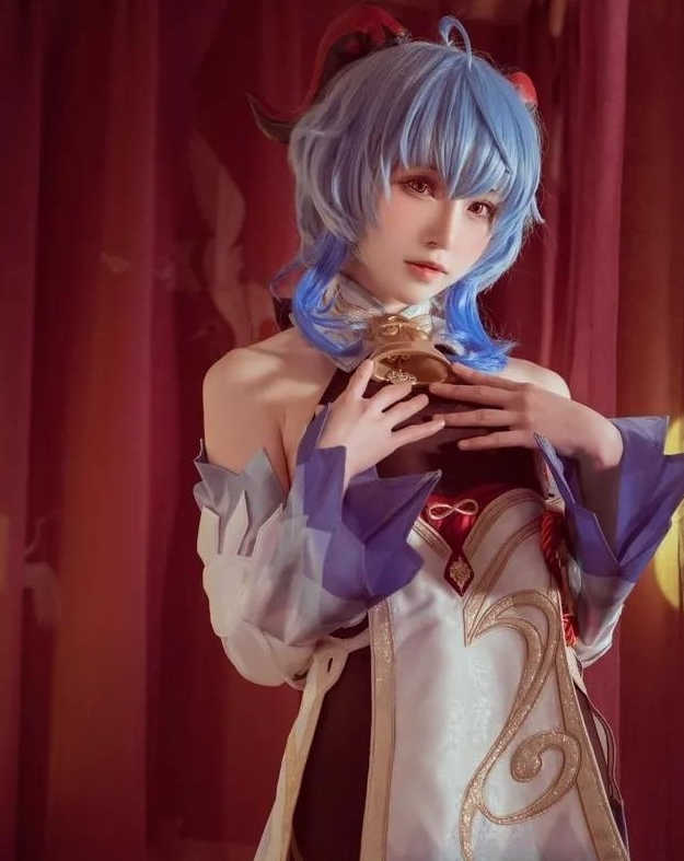 甘雨|《原神》甘雨cosplay,完美身材与气质,太美了