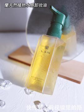 正确的护肤步骤居然可以年轻十岁!皮肤好到发光全靠她们!