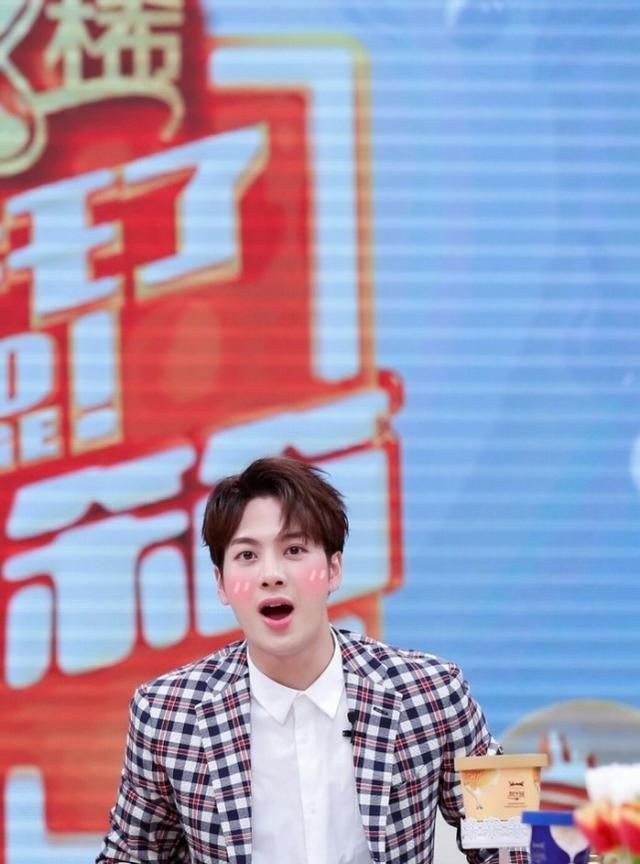 聊天记录 拜托了冰箱将录,王嘉尔给工作室放假,粉丝指责这群人拖后腿