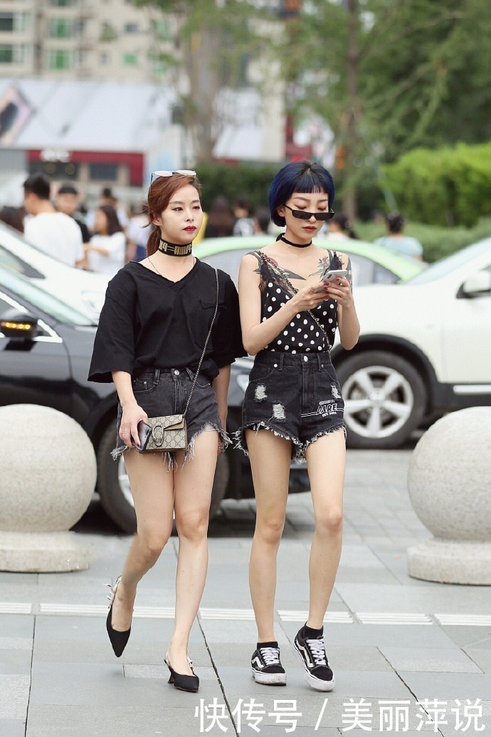 美女街拍:路人时尚街拍,时下流行的穿搭,让你更具性感时尚女神魅力