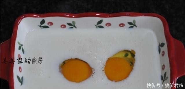 2个鸡蛋1盒奶,筷子一搅就上桌,蓬松柔软,比蛋糕还好吃!