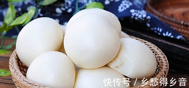 蒸馒头时,别只放酵母和白糖试一试加一点它,馒头蒸出来才香软!