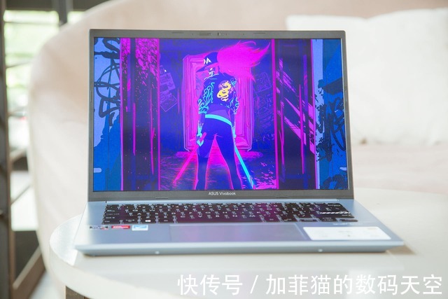 尝鲜|暑期尝鲜OLED笔记本,联想、华硕谁更值得选?这些评价很真实