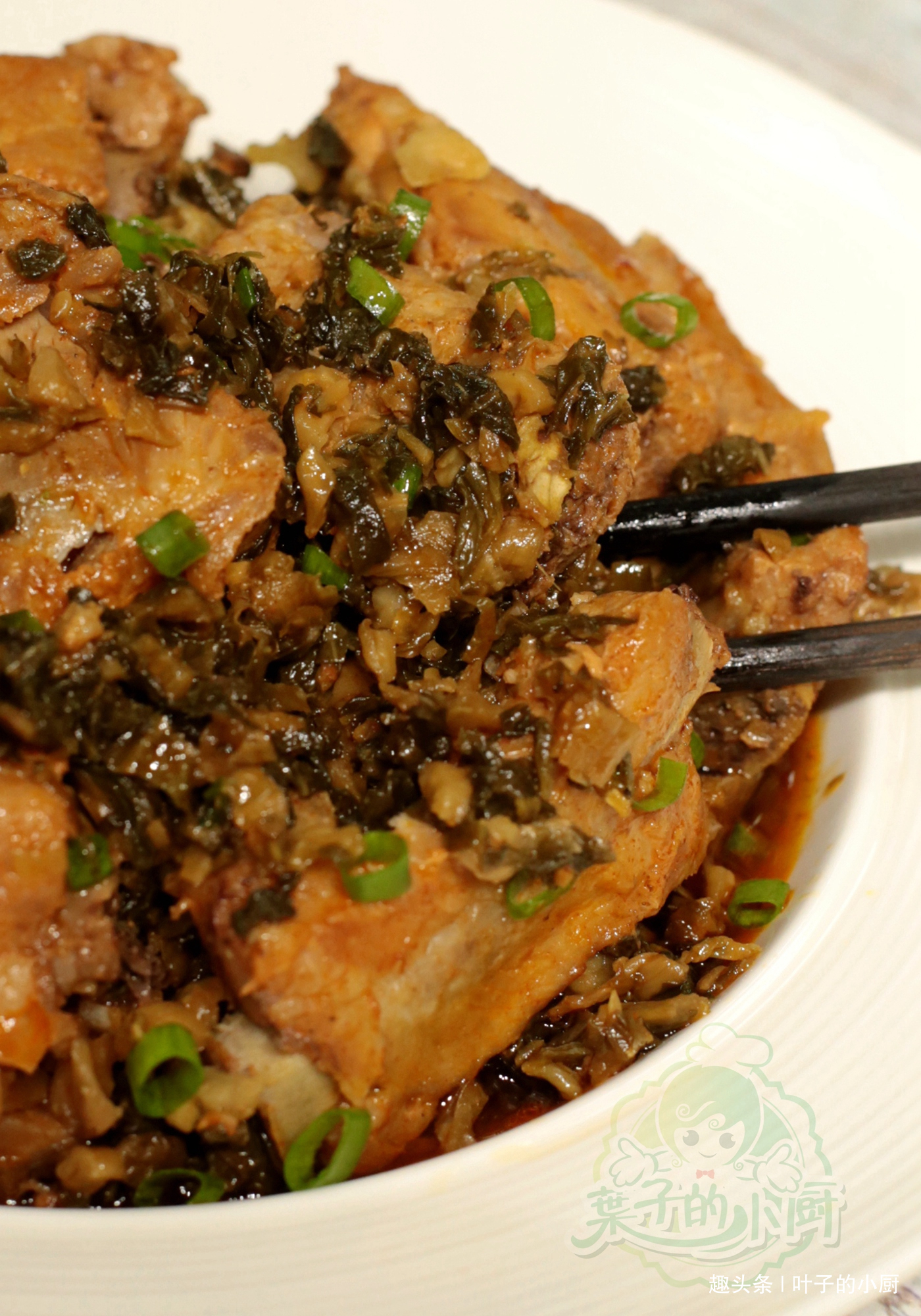 做排骨,很多人都用“传统”方法烧,油多还不香,教您好吃的秘诀