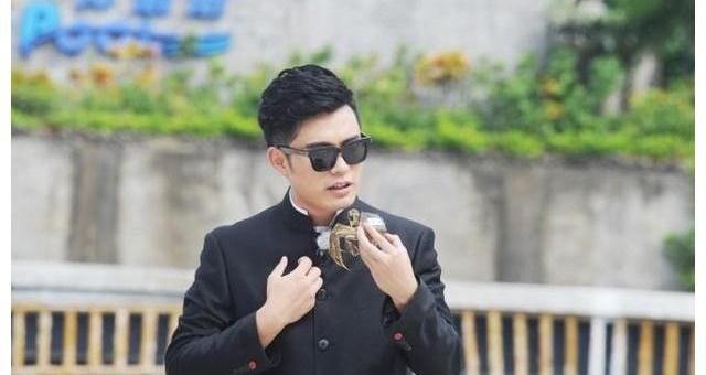 跑男里最低调的人，和王思聪住在一个小区，比杨颖邓超都有钱