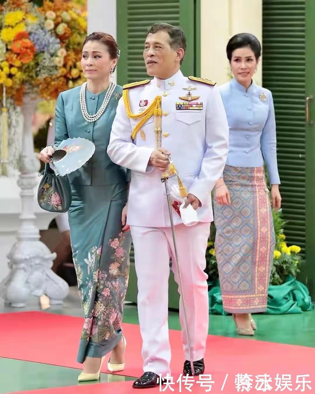 诗妮娜|苏提达穿古风绸缎裙艳压诗妮娜,搂着泰王笑开花,诗妮娜难过瘪嘴