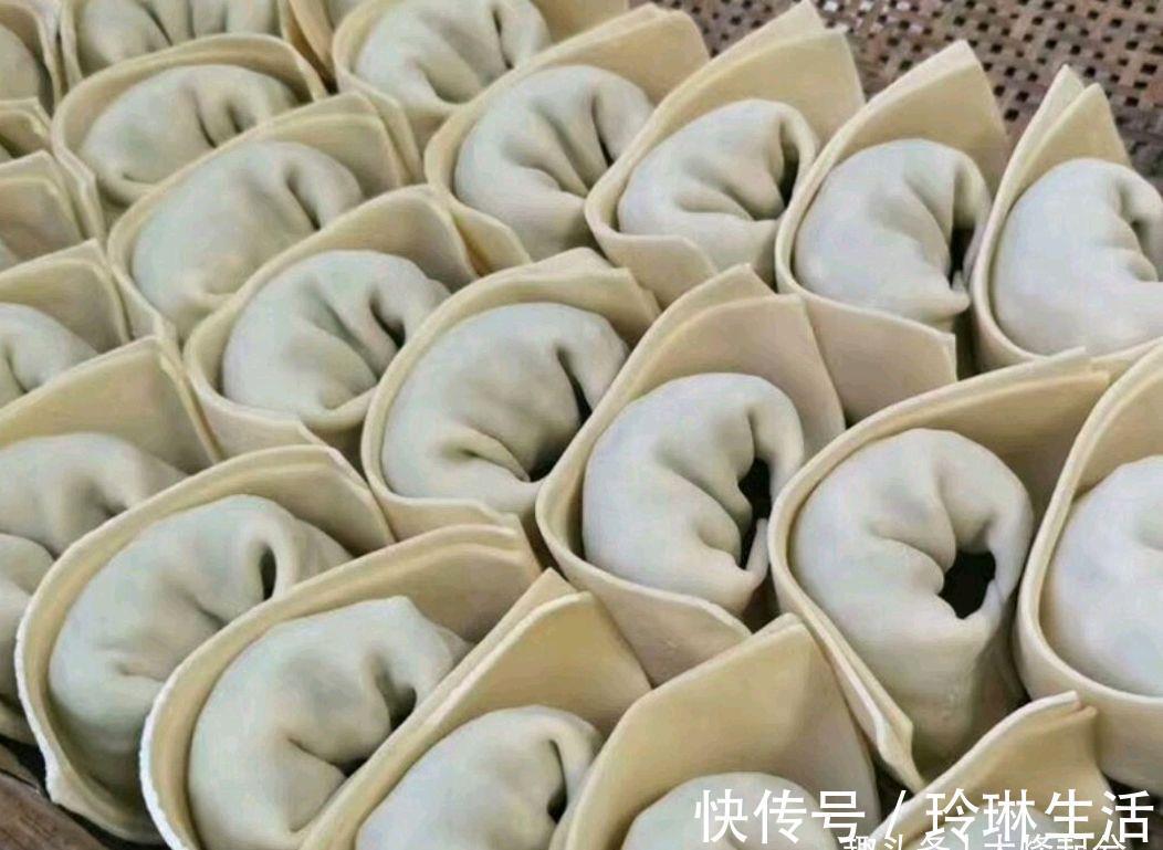 大馄饨|大馄饨万能肉馅调制方法，比饺子馅多2物，馄饨馅香嫩抱团又好吃