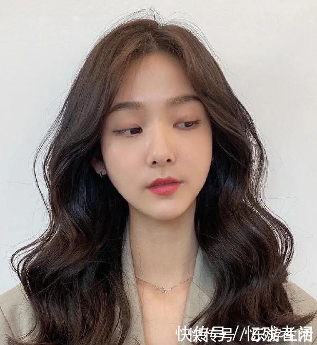 直发|不要再坚持你那万年不变的发型了,拳击辫酷炫,羊毛卷流行