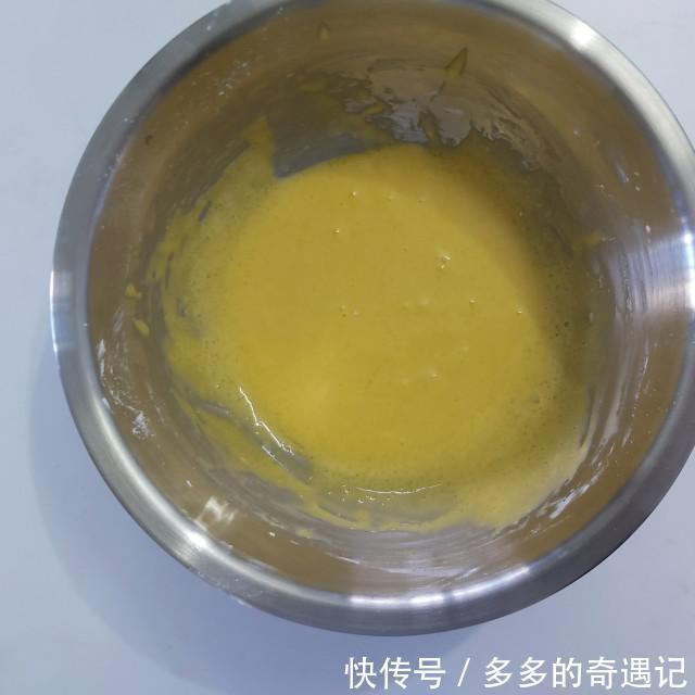 玉米淀粉|爆浆椰浆芝士奶盖蛋糕,切开一小口,竟然还是爆浆效果