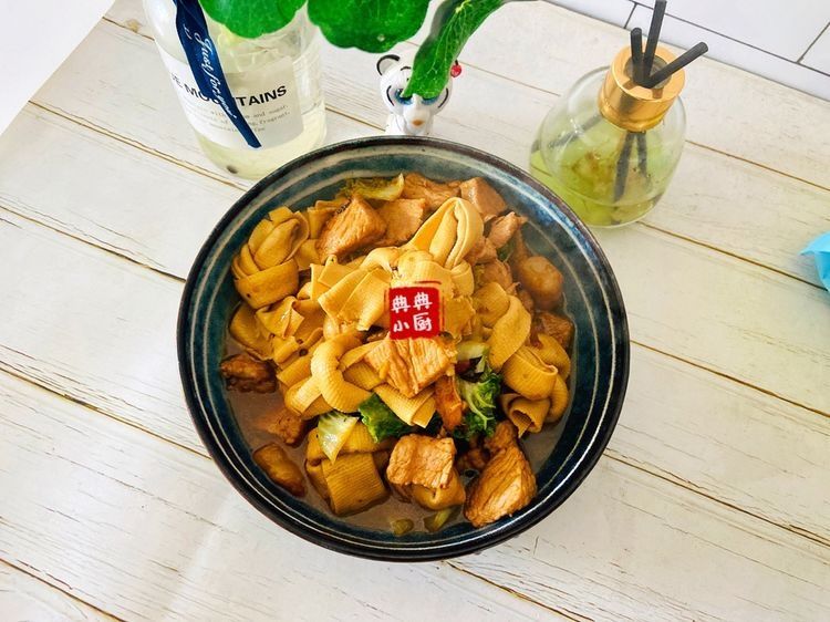 这一到冬天,我最喜欢猪肉蔬菜一锅烩了,好吃又简单