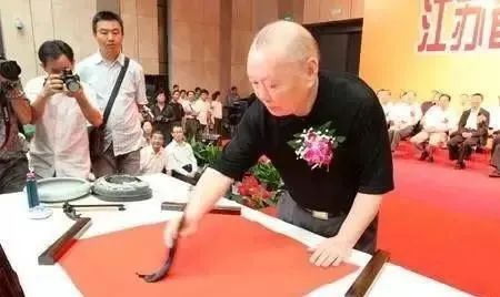 尉天池&兰亭奖终身成就奖获得者尉天池的榜书真“霸气”,碑骨碑韵,刚劲