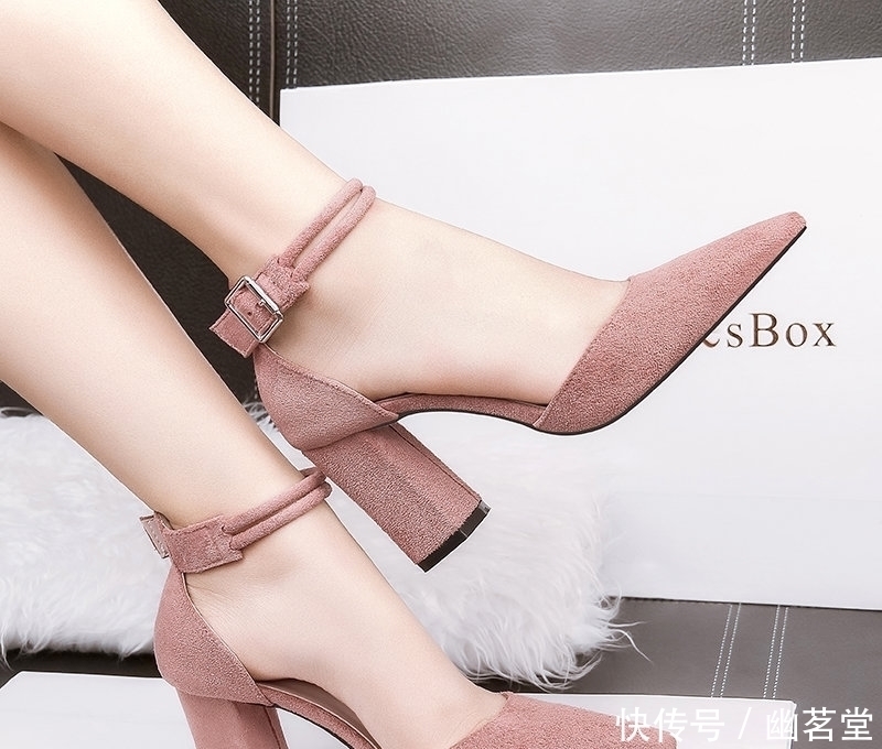 入秋“高跟鞋”火了,上脚显美嫩,搭配小脚裤,美的不要太过分