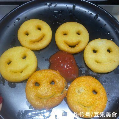 诱惑|一上桌就被哄抢，这道快乐的笑脸薯饼的诱惑我跪服