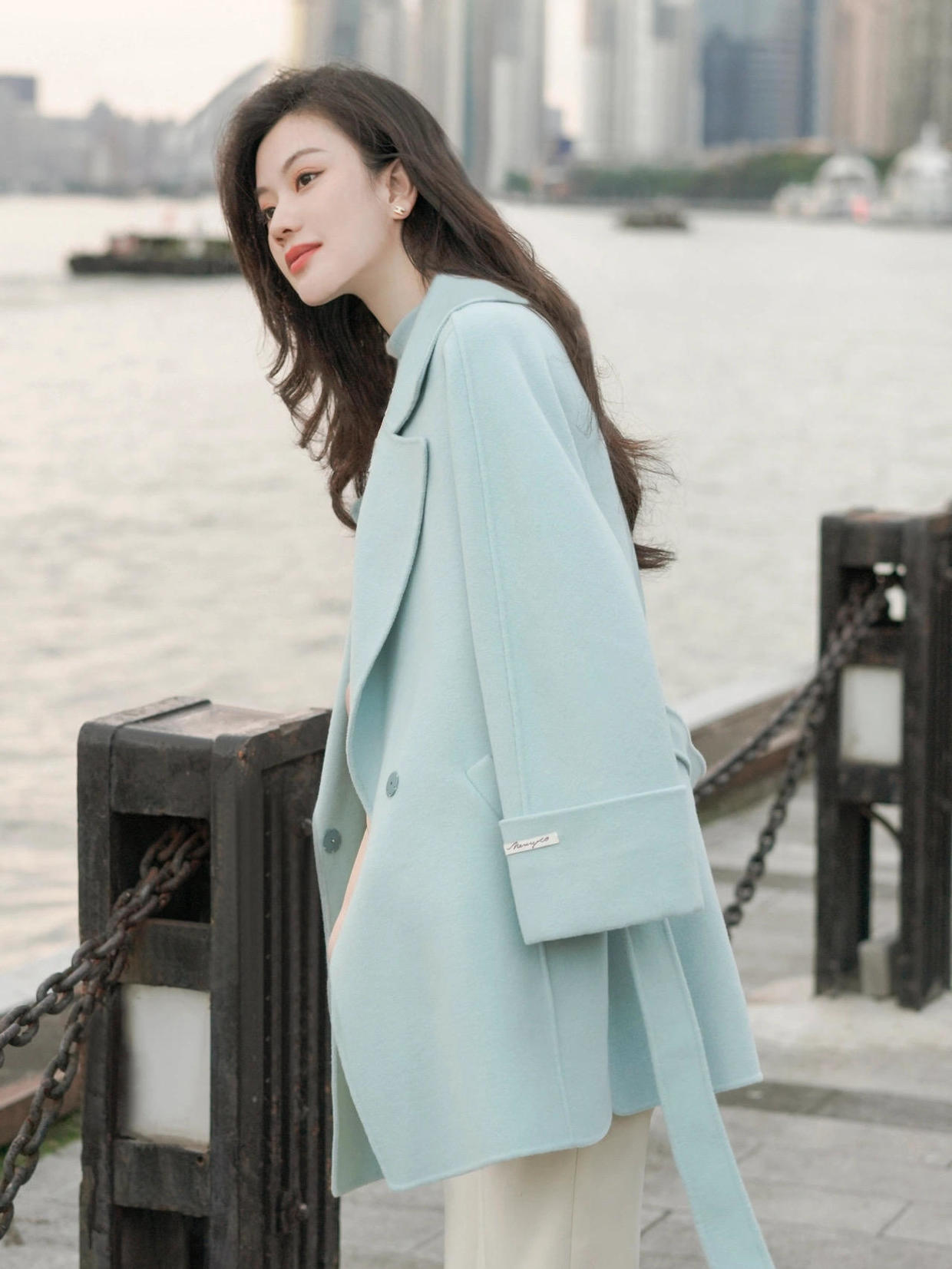 大女人 冬季穿衣越简单越高级,看看这些大衣穿搭,优雅温柔又不显胖