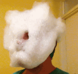 |搞笑GIF图:看到在大哥手里面的肉越来越少,看着都难受!