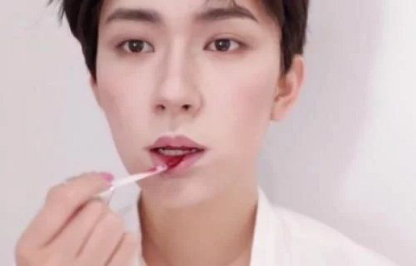 |小姐姐仿妆“易烊千玺”,开始别搞笑了,最后请带妆见我