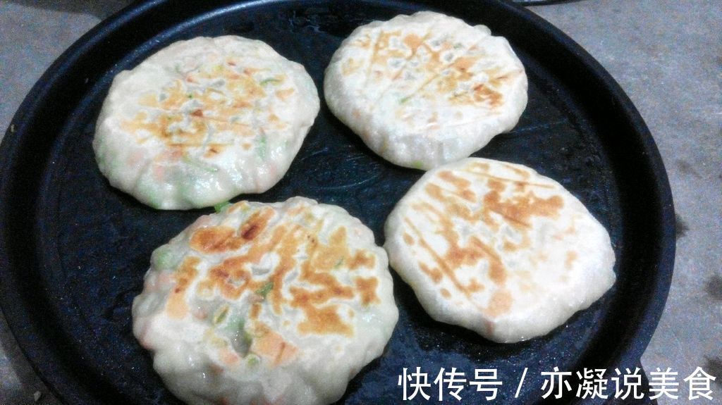 在家制作青椒火腿馅饼,味道鲜美,营养健康
