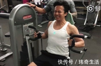 胸部|锻炼胸肌不必太复杂，坚持几个经典动作，就能练出饱满胸肌