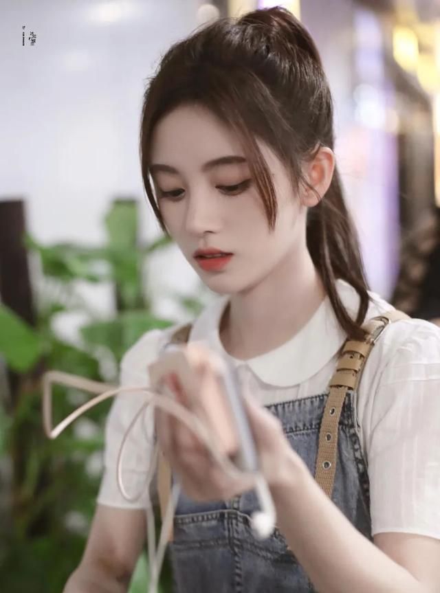 别再“披头散发”了！今冬超流行这5款扎发，保证谁扎谁好看！