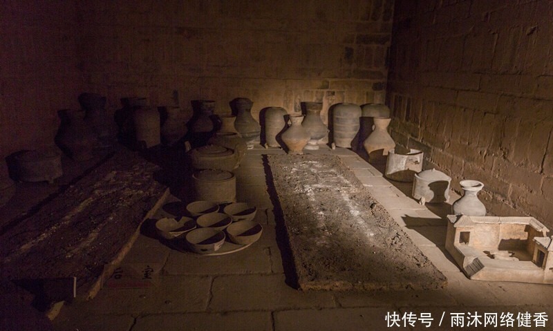 直击四座被盗空的王侯墓室，最著名就是宋四郎的墓室，壁画最逼真