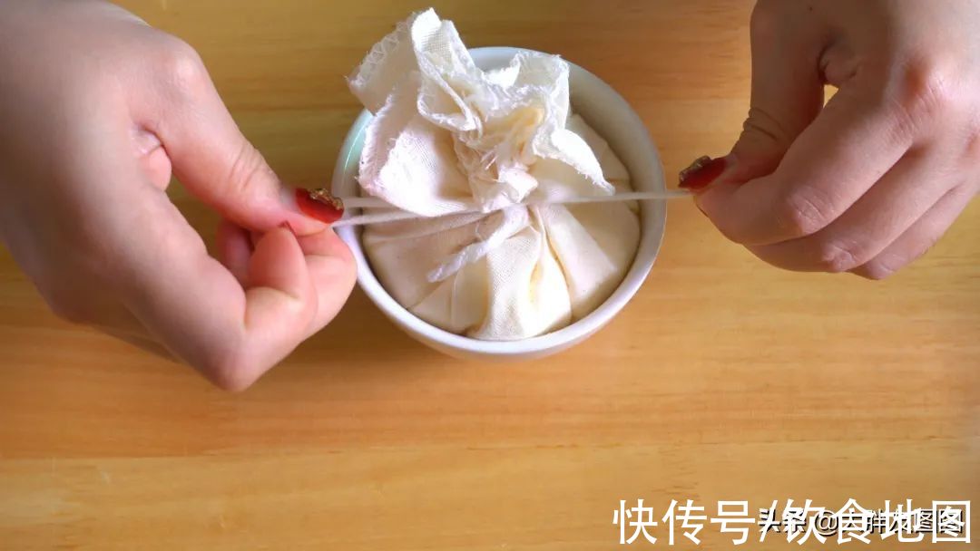 不要烤箱,没有面粉,自制绵密丝滑的安茹蛋糕,一勺挖开,馋了