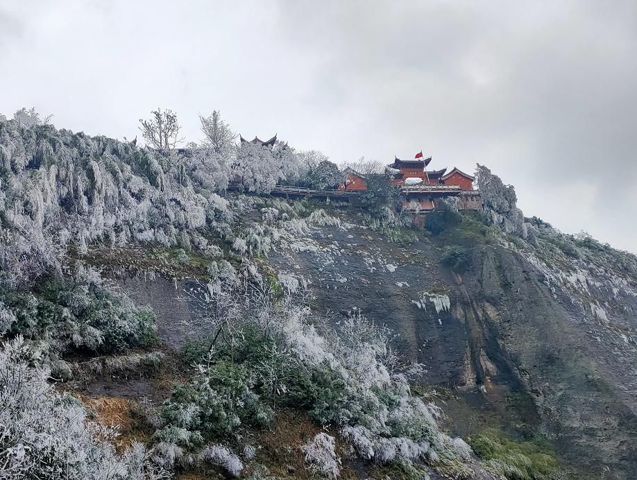 崀山八角寨景区：雾凇奇景游人赞美