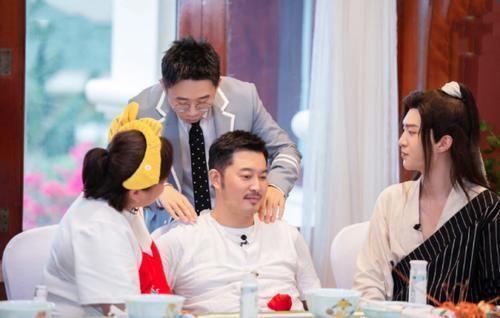 蓝台|肖战还未出镜,“反肖”大粉已经给《青春环游记》下了“连环套”