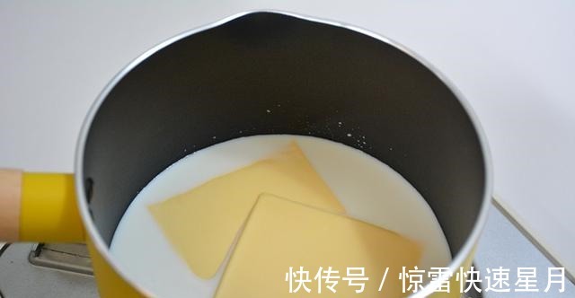 早餐就做芝士熔岩吐司,烘焙时间短,奶香四溢,软嫩清甜!