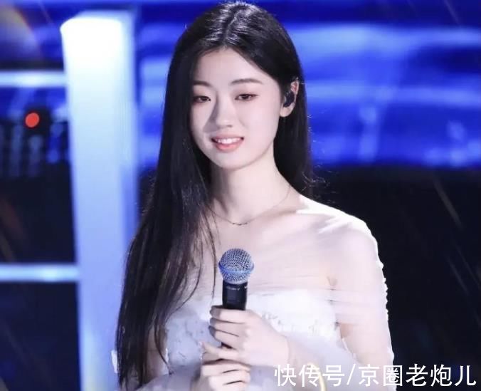 严雯君|18岁成为好声音最年轻冠军！单依纯出道即合作张艺谋