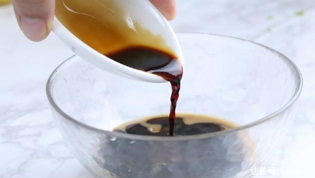 这瓜可以生吃,切成丝,拌一拌就能上桌,味道清新爽口又开胃