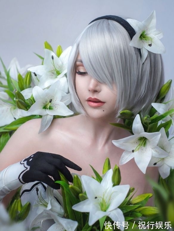 s德妹COS《巫师》时空之女希里:肤白貌美的女术士