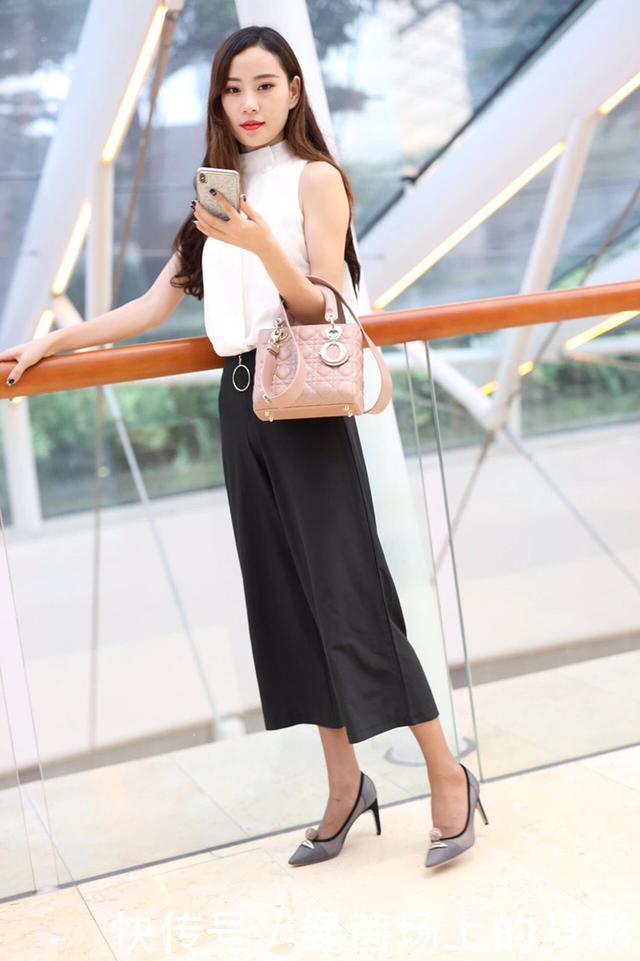 “腿细”的女生应该这样穿,网纱高跟鞋彰显你的气质,晒圈忒有范