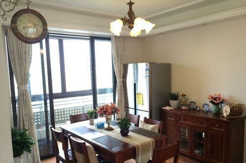 卫生间|媳妇装新房，卫生间砌“半墙”，阳台成“绿森林”，被邻居赞爆了