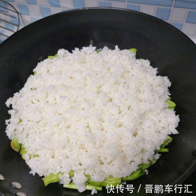 四季豆焖饭|方便简单家常菜四季豆焖饭,让你吃了还想吃