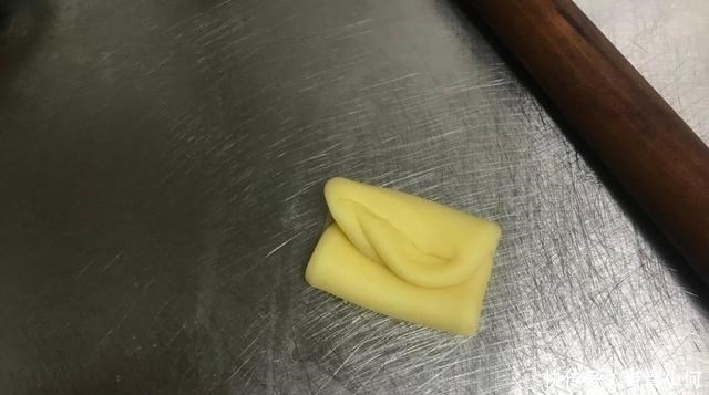 1碗面粉,2个鸡蛋,不加一滴水,松软香甜,比面包还营养好吃