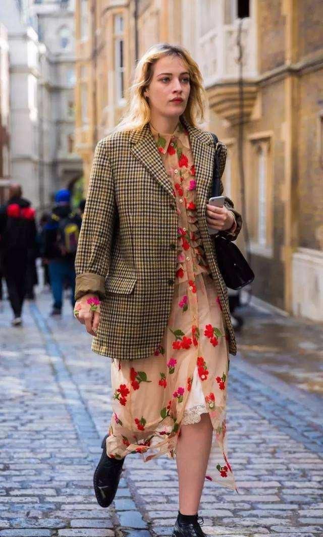 风衣|别再穿大衣了，当今流行复古外套，时髦显瘦还保暖的同时很苗条