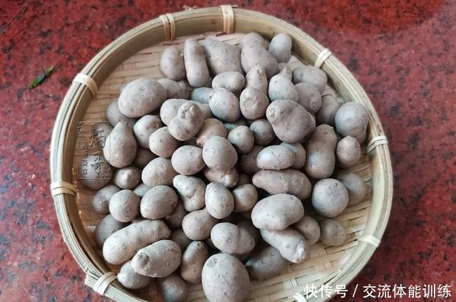 冬天，不吃肉也要吃它，蒸一蒸就好，大人孩子都爱吃，可惜不懂吃