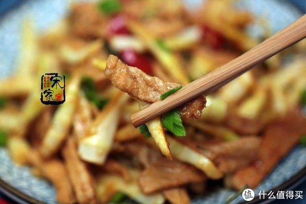 竹笋炒肉|一大早，妈妈送来一袋子“竹笋”，这么小的竹笋，到底能不能吃？